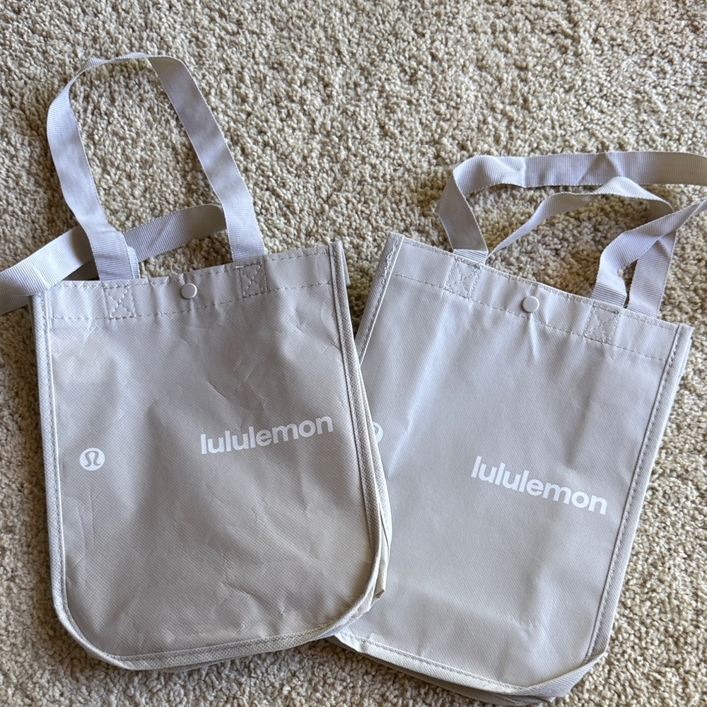 Lululemon Light Gray Reusable Bag (small size)